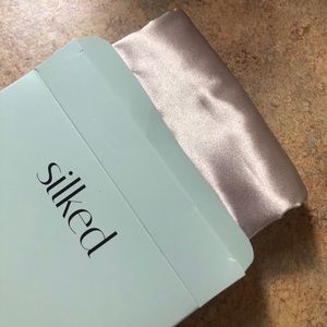 silked Satin Pillow Sleeve